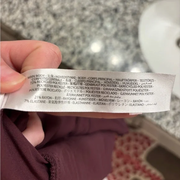 NWT Ariat Clara 6 Pocket Burgundy Scrub Top Size M - Picture 9 of 9